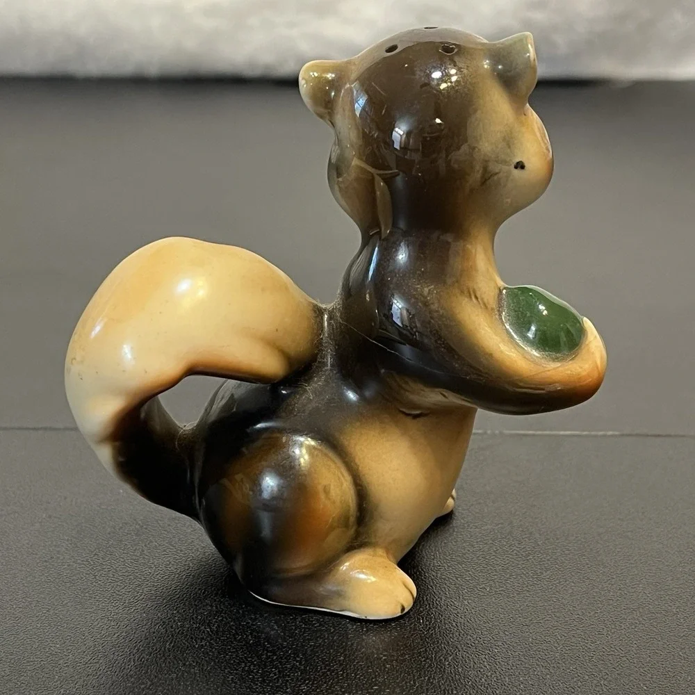 Vintage 1950s Chipmunk Salt and Pepper Shaker Replacement Piece Cork Stopper